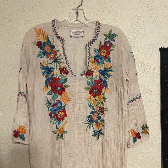 Johnny was embroidered tunic (S) ❤️🦋✨ - Picture 2 of 5